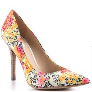 🌟LIKE NEW🌟Guess Plasma Orange Pumps size 6/36